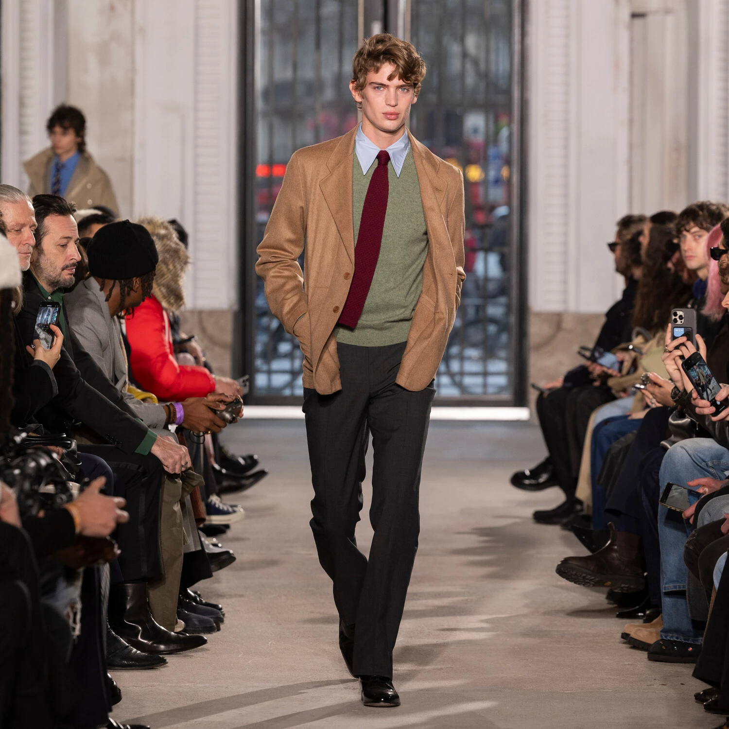 Défilé automne-hiver 2025 à Paris - Costume homme et vêtements Fursac