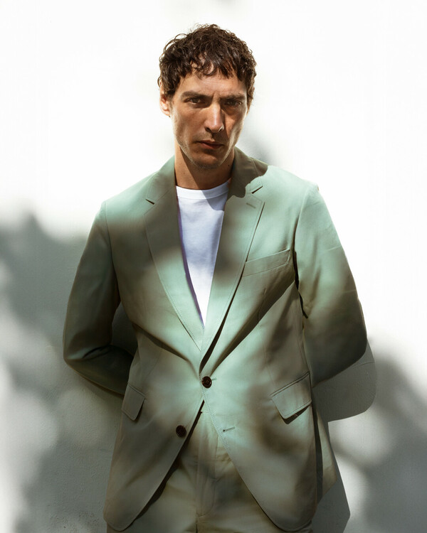Distinguishing between winter, summer, and all-season suits - Mens suits and clothes De Fursac