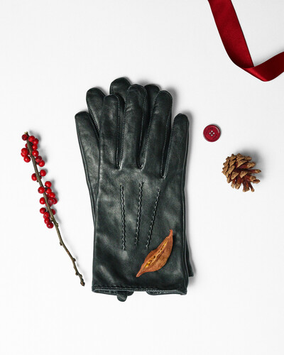 Leather gloves