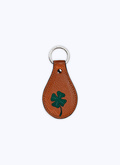 Brown leather key fob with clover pattern - B3VCLE-VB02-12