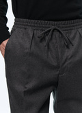 Pantalon élastiqué en flanelle de laine grise - 22HP3VOKY-OC55/22