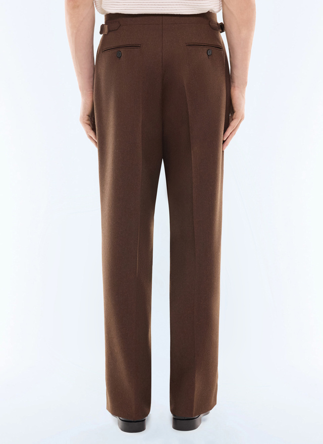 Pantalon homme tissu principal: 100% laine viergedoublure ceinture: 58% coton, 42% polyesterdoublure jambes: 100% polyesterdoublure poches: 58% coton, 42% polyester Fursac - P3GARG-LC17-G018