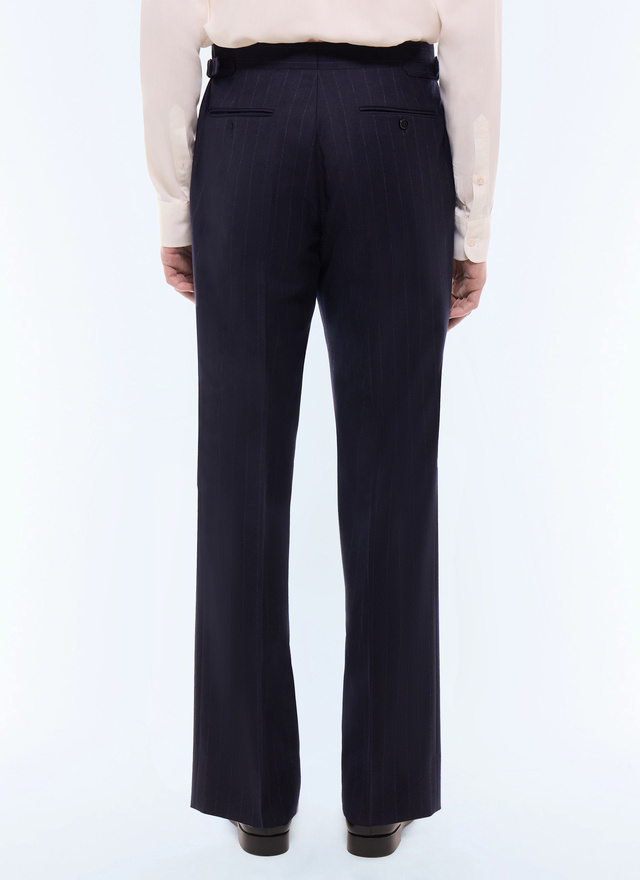 Pantalon bleu homme tissu principal: 100% laine viergedoublure ceinture: 58% polyester, 42% cotondoublure jambes: 100% polyesterdoublure poches: 58% polyester, 42% coton Fursac - P3GOHA-LC13-D030