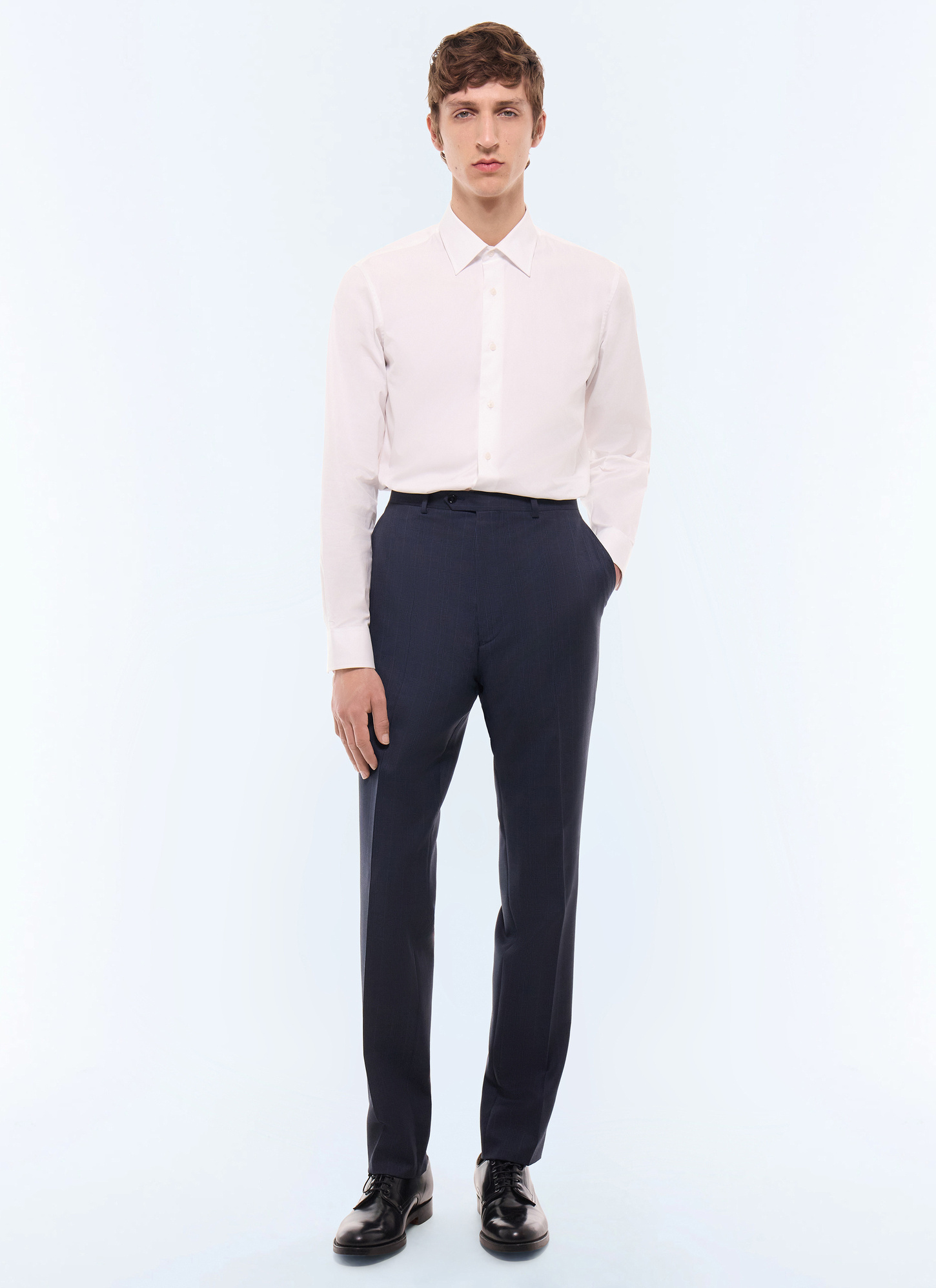 Pantalon homme marine tissu principal: 100% laine viergedoublure ceinture: 65% polyester, 35% cotondoublure jambes: 100% polyesterdoublure poches: 65% polyester, 35% coton Fursac - P3LOXA-LC08-D030