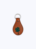 Porte-clés en cuir marron avec motif trèfle - B3VCLE-VB02-12