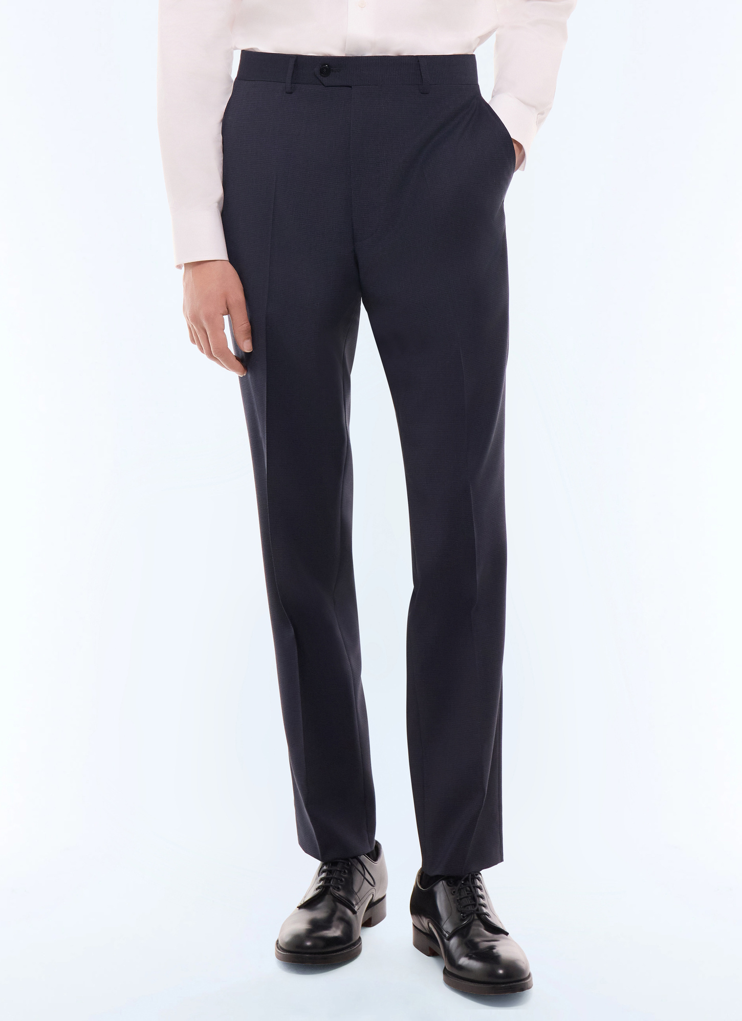 Men's trousers navy main fabric: 100% virgin woolwaistband lining: 65% polyester, 35% cottonleg lining: 100% polyesterpocket lining: 65% polyester, 35% cotton Fursac - P3LOXA-LC05-D030