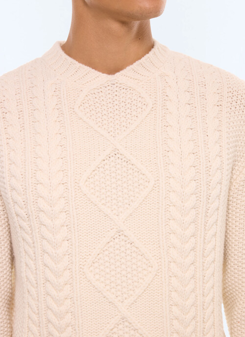 Pull torsadé à col rond en laine